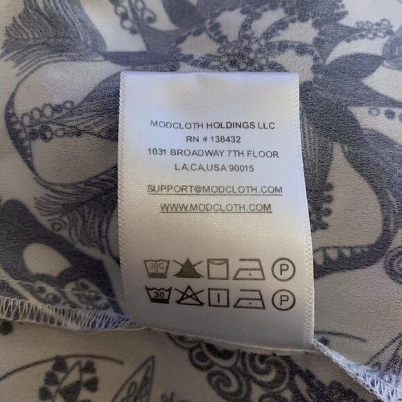 Modcloth Size Large Blouse Button Front Semi Sheer Black White Floral Print Top - Picture 5 of 5